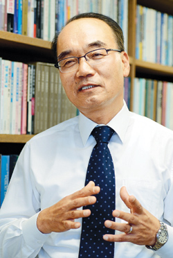 [인人터뷰] 한반도선진화재단 박재완 이사장 “경제 어렵고 내수 침체… 세금 올릴 타이밍 아니다” 기사의 사진