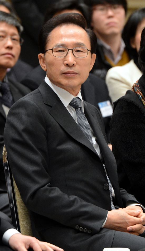 “왜 하필 이 시점에?” ‘이완구 폭풍’ 속 친이계 19일 만찬 회동 기사의 사진