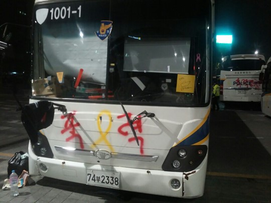“외국이면 전경버스 박살났다” 외국인 기자, 세월호 과격 시위 논란 일침 기사의 사진