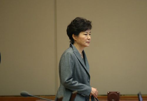 朴대통령 “성완종 특사 경위 밝혀야” vs 문재인 “대통령이 몸통” 기사의 사진