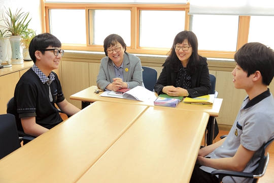 [시선] 단절 대신 연결 응징 대신 공감하자… 新 교실이데아, 샬롬 기사의 사진