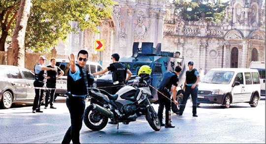 [포토] 터키 돌마바흐체 궁전 앞 테러 추정 총격전 발생 기사의 사진