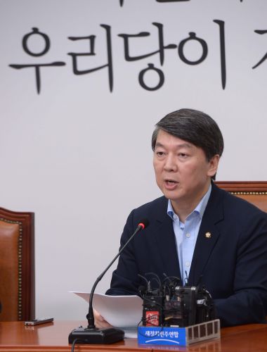 “문재인, 육참골단 실천하라” 안철수 “이대로가면 총대선 다 진다” 기사의 사진