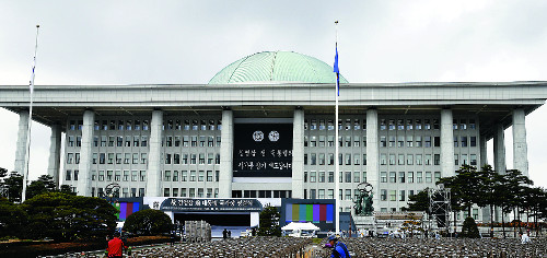 [김영삼 前 대통령 국가장] 朴 대통령, 감기에 과로 겹쳐…  영결식 참석 못하나 기사의 사진