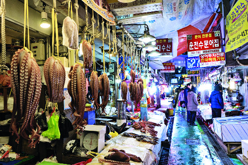 ‘맛·멋·정’ 3박자 넘치는 전통시장 속으로… 한국관광공사, 2월에 가볼 만한 6곳 선정 기사의 사진