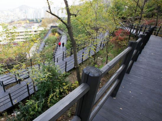 보행 약자를 위한 서울시 근교산 자락길 인기...15개 구에 18개 조성 기사의 사진