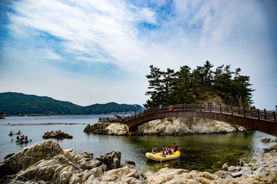 ‘7번 국도의 보석’ 장호항에서 투명카누·스노클링으로 힐링~ 기사의 사진