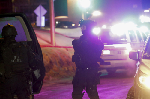 캐나다마저…  이슬람문화센터  무차별 총기난사 기사의 사진