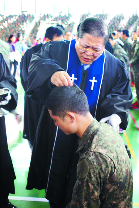 “연무대교회 건축에 써주세요”  새에덴교회 5억원 통큰 기부 기사의 사진