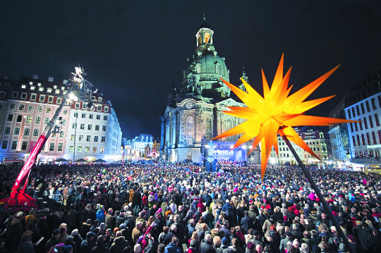 [포토] 종교개혁 500주년에 드린 독일 최대 규모 성탄 기념 야외 예배 기사의 사진