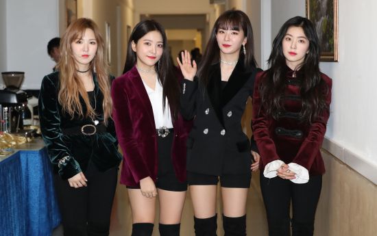 북한 관객은 레드벨벳 '빨간맛'과 '배드 보이'를 어떻게 봤을까 - 국민일보