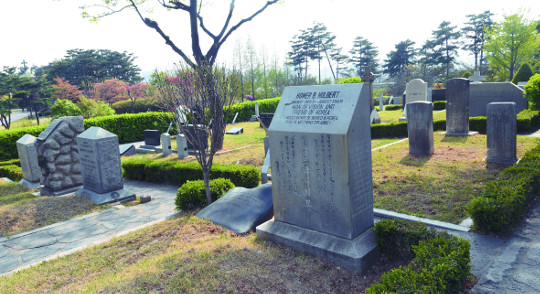 [오기완과 떠나는 성지순례 ‘한국의 산티아고 길’ 680㎞를 걷다] ⑫ 서울 양화진외국인선교사묘원 (上) 기사의 사진