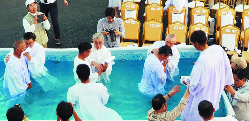안산 아일랜드리조트 직원 92명 침례 기사의 사진