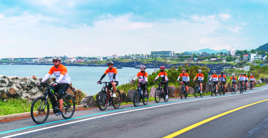 ‘한화 자전거평화여행’ 제주 해안길 196㎞ 종주한다 기사의 사진