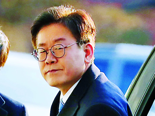 ‘변방의 장수’ 이재명, 친문 주류와 충돌하며 사태 키웠다 기사의 사진