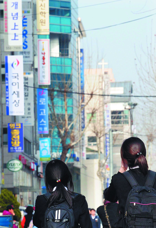 바벨탑 같은 ‘입시공화국’ 모두 불행… 욕망의 굴레 벗어나야 기사의 사진