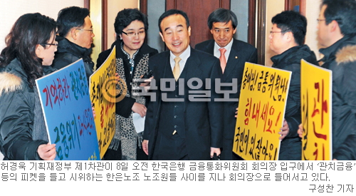 이성태 “금리는 금통위원들이 결정”  