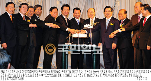 마침내 한국 교회 양대 봉사기구 통합..한국교회희망봉사단 출범  