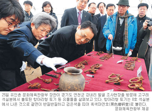 고구려 고분, 민통선 임진강변서 무더기 발굴  