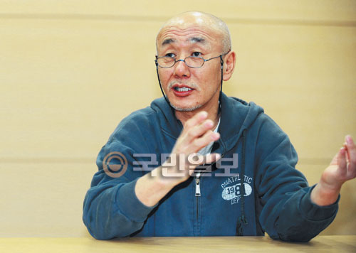 “제작사·배우들 무보수 품앗이로 담은 反戰 메시지”… ‘작은 연못’ 이상우 감독  