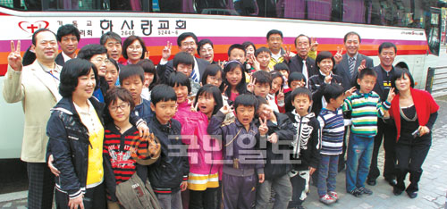 탈북민 자녀 30명 서울관광… 양천경찰서 기독경관 4인 주선  