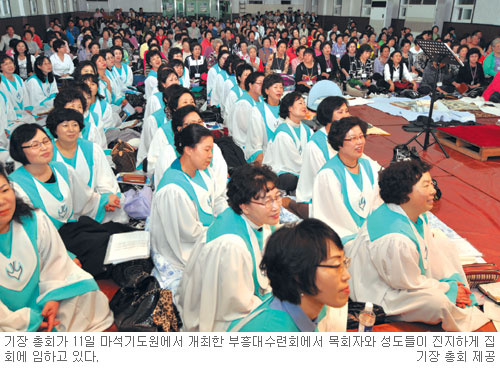 기장 첫 부흥회 “생소하지만 감동적, 계속 됐으면… ”  