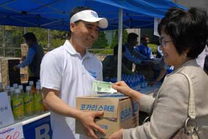 동아오츠카 사랑나눔 바자회 후원  