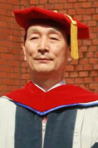 원광기 목사 장신대에서 명예박사 학위 받아  