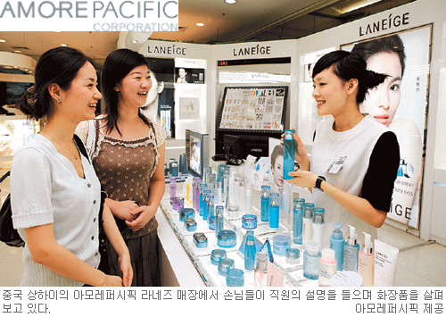 [더 큰 비전 글로벌 경영-아모레퍼시픽] 향수 고장 佛서도 돌풍 기염  