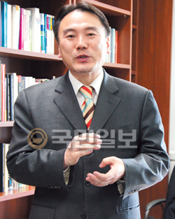 연세대 첫 도입 ‘문화 신학’ 담당 손호현 교수 “일상의 영화·예술 등 문제에 대답 줘야”  