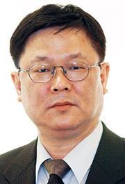 [돋을새김-정진영] 신정아와 외할머니  