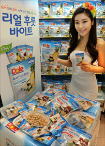 (Dole),  Ͻ     