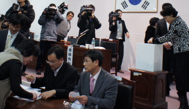 ‘딱 1표 차이’ 일반약 수퍼판매 불씨 살려  