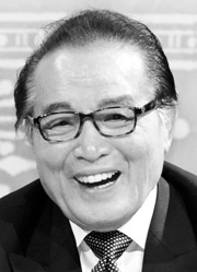 신영균씨, 서강대에 10억 기부  