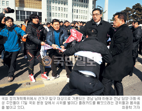 여야 ‘선거구 획정’ 싸움, ‘모바일 투표’ 겹쳐 더 꼬인다  