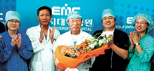 을지대학병원 박주승 교수팀, 복강경 담낭 절제술 6000례 돌파  