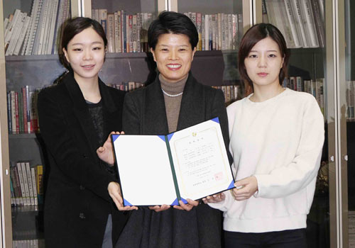 동명대 나란히 합격한 어머니와 두 딸  