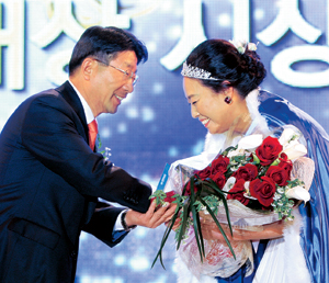 ‘움직이는 中企’ 60대 보험왕… 10년간 매일 2000만원 정도 매출  