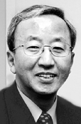 연임된 KDI 현오석 원장 “경제현상 처방, 정치·사회 등 균형된 시각 가져야”  