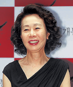 칸으로 가는 한국영화 5편… 윤여정 여우주연상 가능할까  