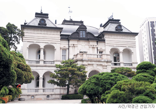 [Ȥ - ] ,   