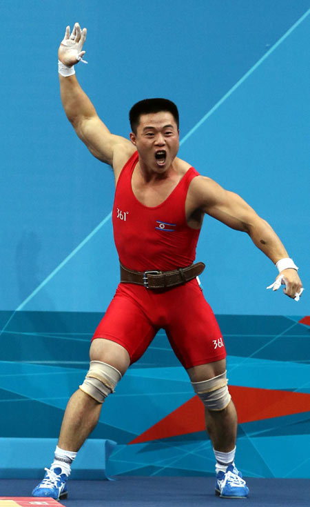 [쿠키 포토] 기뻐하는 북한 김은국  