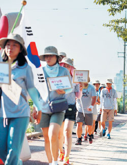 폭염도 못말리는 ‘참회의 행군’… 기독 청년사역단체 회원 30명 국토기도대장정 13일째  