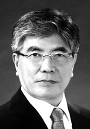 기재부 2013년 4% 경제성장 전망했는데… 김중수 “예상치 잘못 잡아” 꼬집어  
