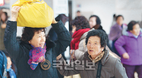 “차 막히니 우리가 올라와야지”  