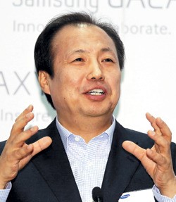 [삼성-LG의 동상이몽] “美서 갤S4 공개”… 애플에 선전포고  