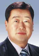용감한 포천시의회 의장님！  불난 이웃집에 내복 차림 뛰어들어 노인 구해  