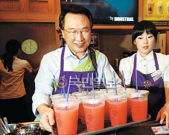 노동부 장관의 아르바이트 체험  