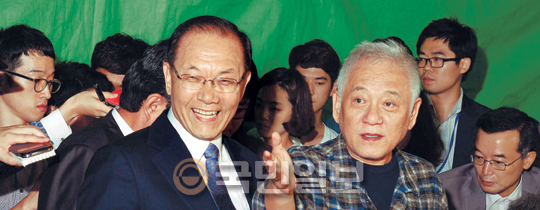 상반된 표정의 여야 대표  