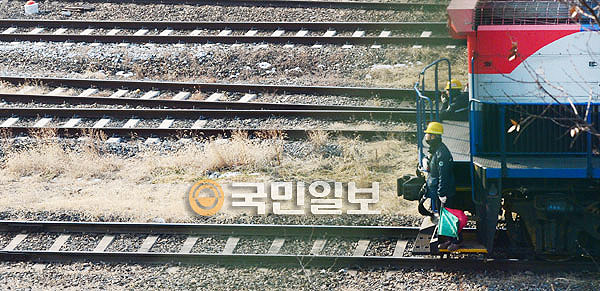 출발하는 열차  